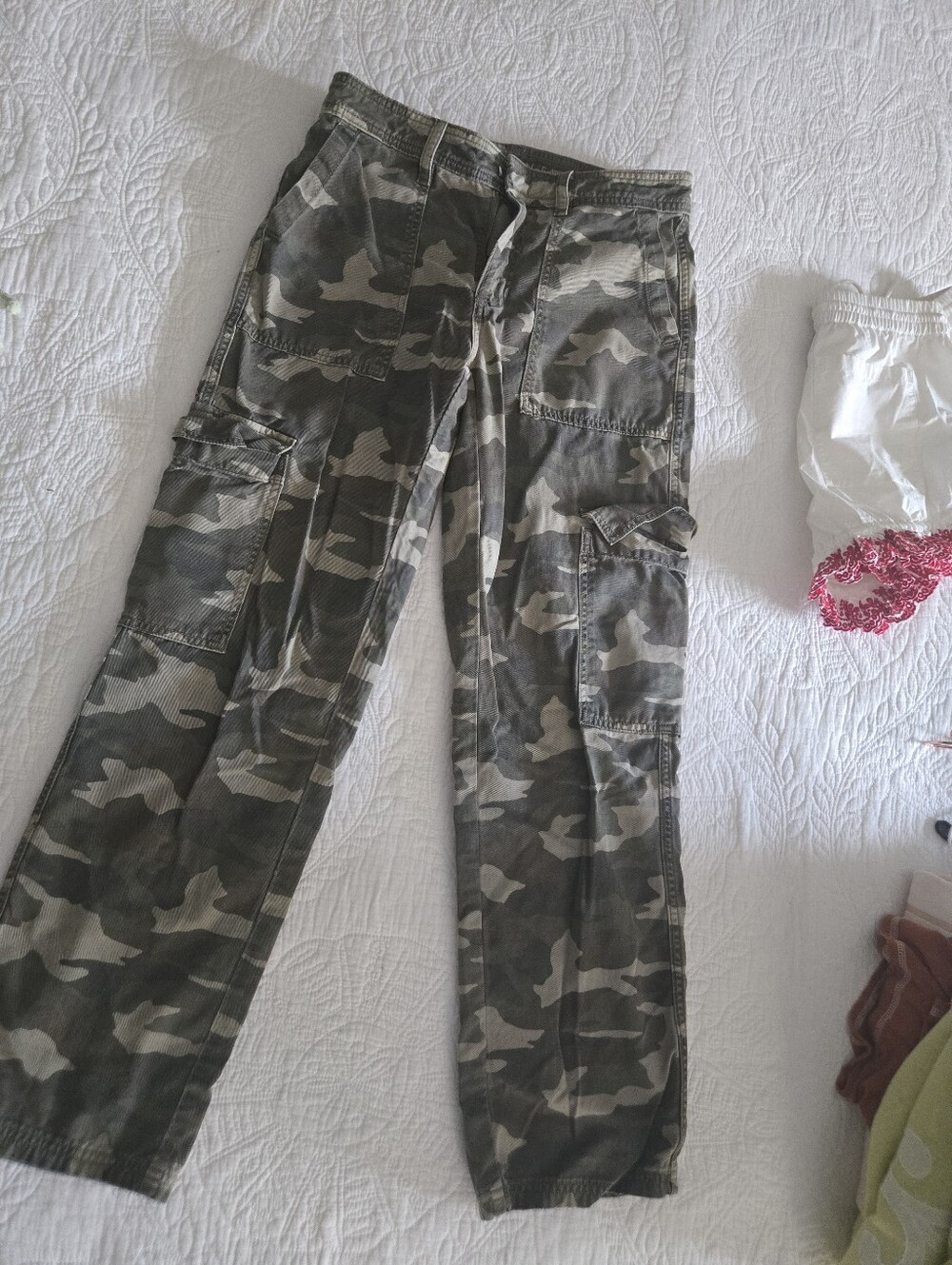 American Eagle Outfitters Green Camo Wide-Leg Cargo Pants